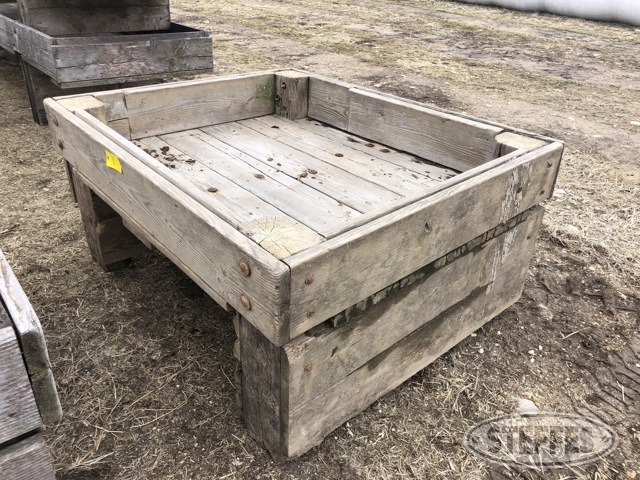 Square Wood Feed Bunk